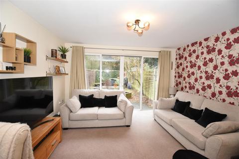 2 bedroom house to rent, Siena Drive, Crawley