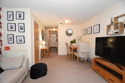 2 bedroom house to rent, Siena Drive, Crawley