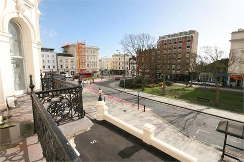 2 bedroom flat to rent, Church Road, Hove