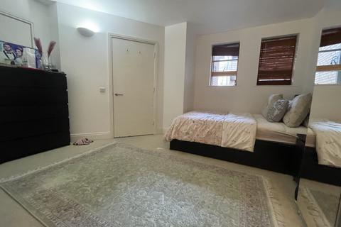 2 bedroom flat for sale, 480 London Road, TW7