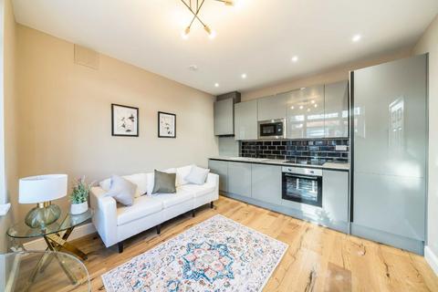 2 bedroom flat for sale, Edencourt Road, London SW16