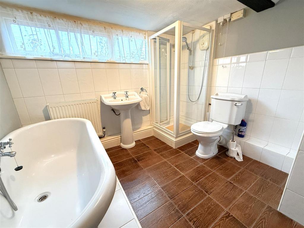 Bath/shower room