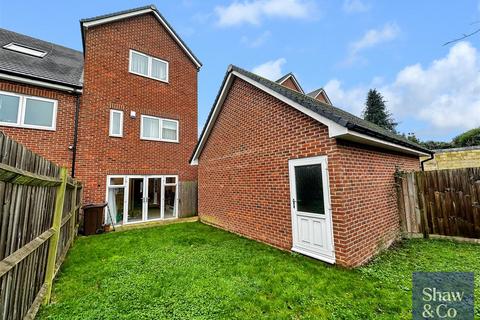 undefined, Hunting Place, Hounslow TW5