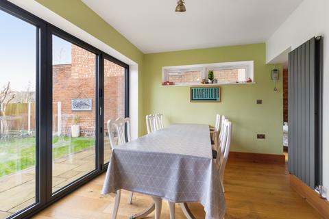 62 Bromyard Road, Worcester, WR2 5DA
