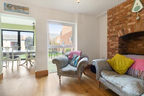 62 Bromyard Road, Worcester, WR2 5DA