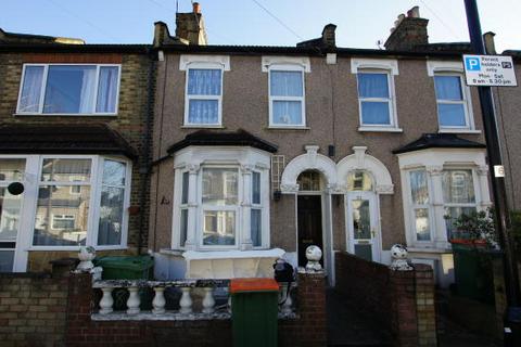 4 bedroom terraced house to rent, Upperton Road West, London E13