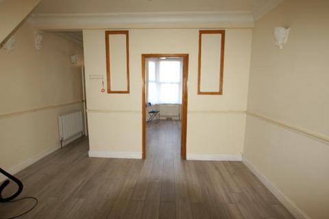 4 bedroom terraced house to rent, Upperton Road West, London E13