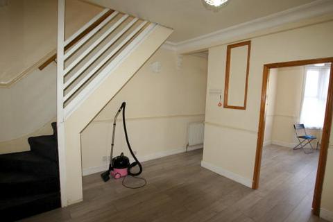 4 bedroom terraced house to rent, Upperton Road West, London E13