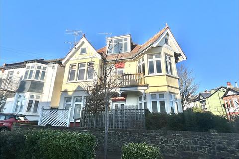 1 bedroom flat for sale, Beach Avenue, Leigh-On-Sea