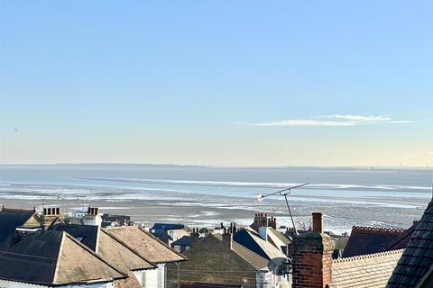 1 bedroom flat for sale, Beach Avenue, Leigh-On-Sea