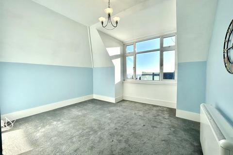 1 bedroom flat for sale, Beach Avenue, Leigh-On-Sea