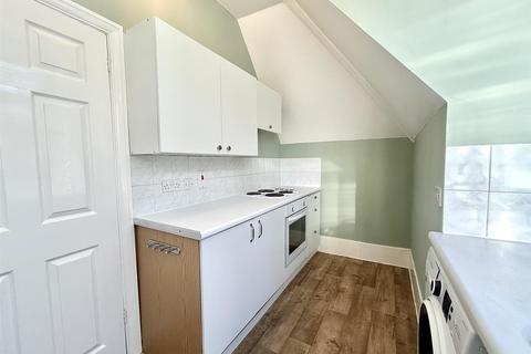 1 bedroom flat for sale, Beach Avenue, Leigh-On-Sea