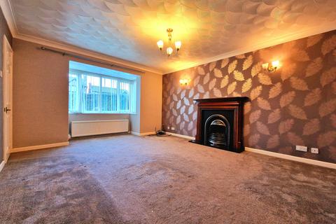 4 bedroom detached house to rent, Hoylake Close, Preston PR2