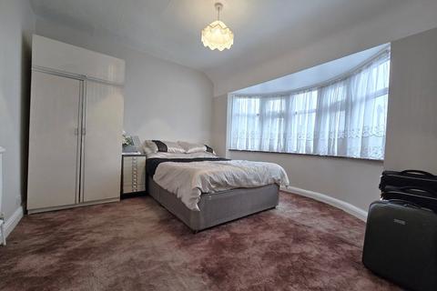 28 Windsor Gardens, Hayes, UB3 1QY