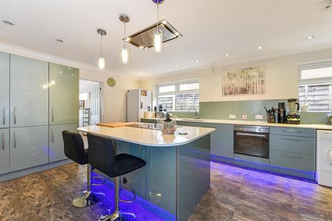 4 bedroom detached house for sale, Fifth Avenue, Havant