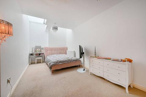 2 bedroom flat for sale, Acton Lane, Chiswick, London, W4