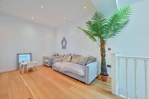 2 bedroom flat for sale, Acton Lane, Chiswick, London, W4