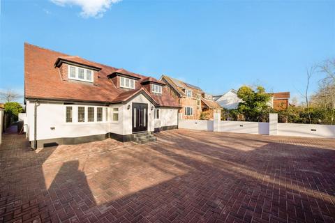 5 bedroom detached bungalow to rent, Wharf Road, Wraysbury TW19