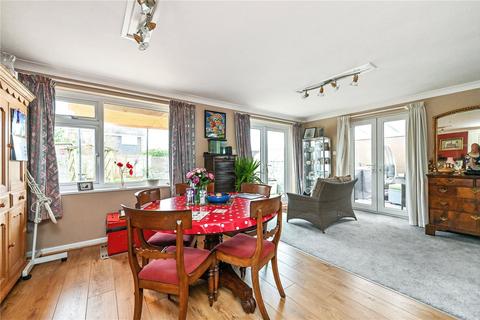 26 Greenfields, Liss, GU33 7EH