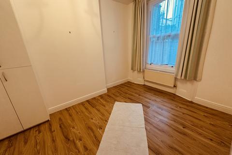 2 bedroom flat to rent, St. John's Way, London N19