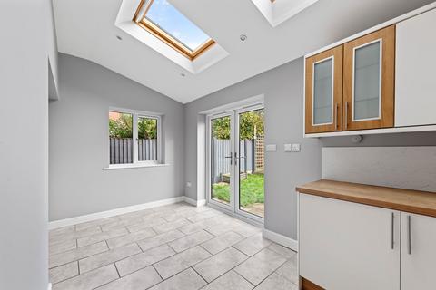 74 Belton Grove, Grantham, NG31 9HH