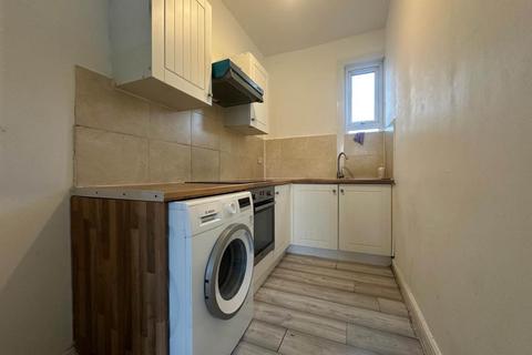 1 bedroom terraced house to rent, Empress Avenue, Ilford, IG1