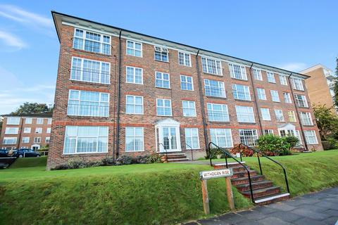 2 bedroom flat to rent, Regency Court, Withdean Rise, Brighton