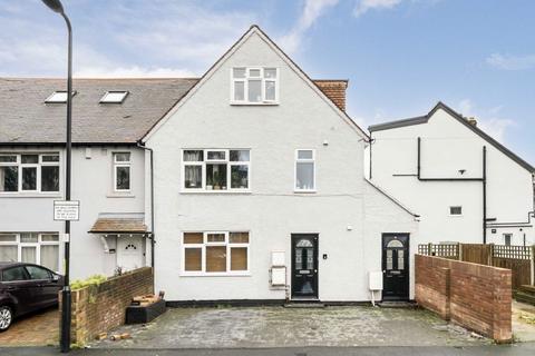 52a Cedar Grove, London, W5 4AR
