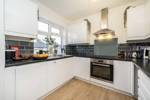 52a Cedar Grove, London, W5 4AR