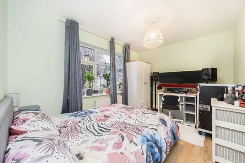 52a Cedar Grove, London, W5 4AR