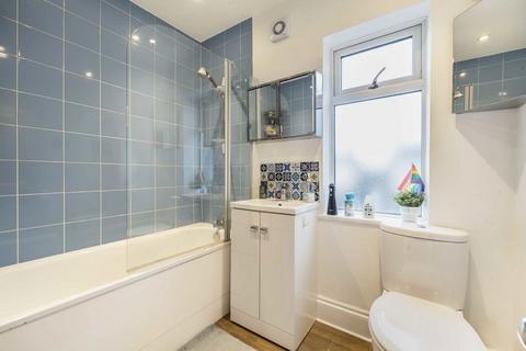 52a Cedar Grove, London, W5 4AR