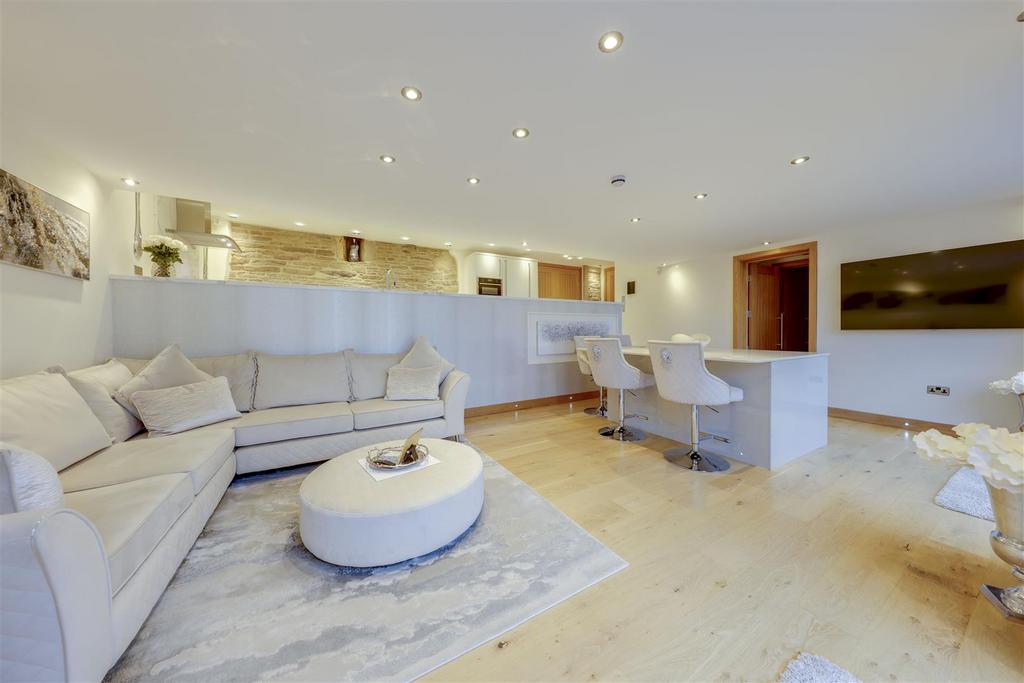 Lounge / Dining Alt