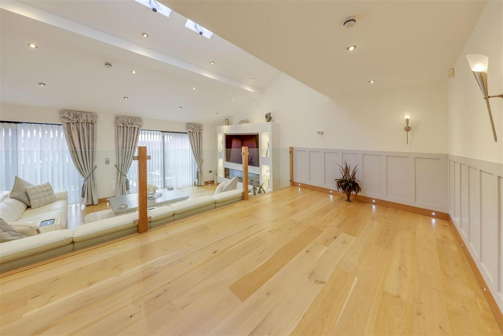 Lounge / Entertainment Alt