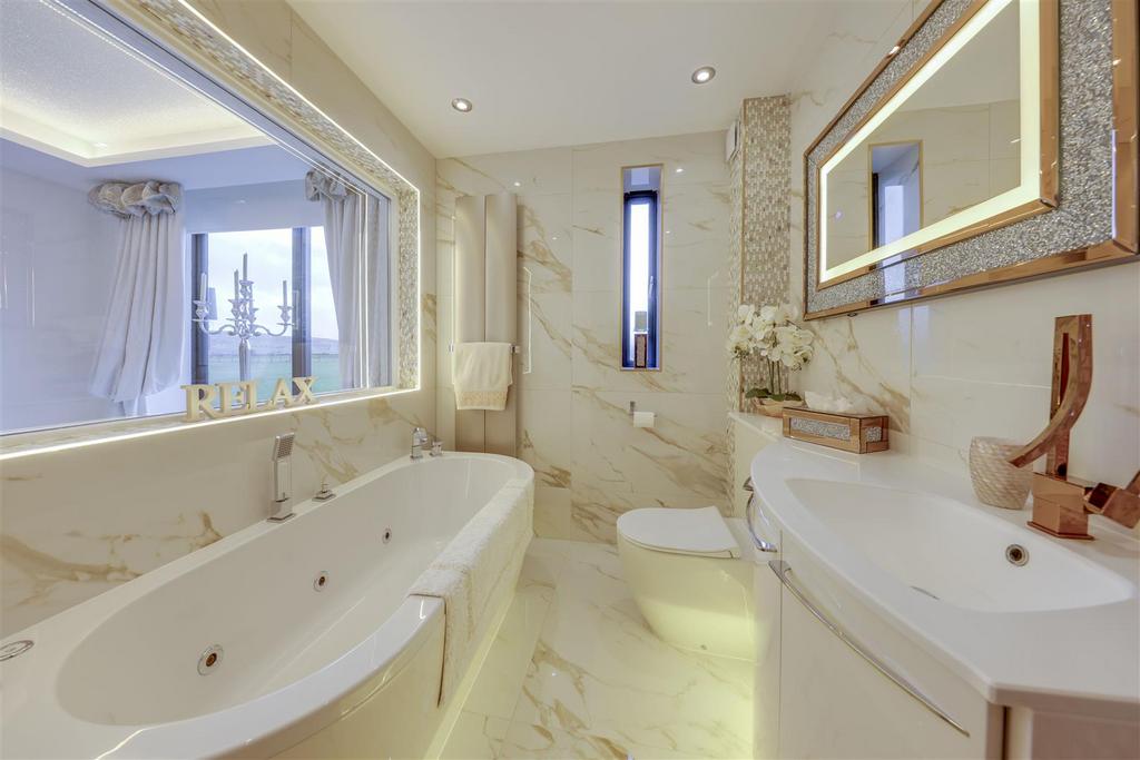En Suite Bathroom