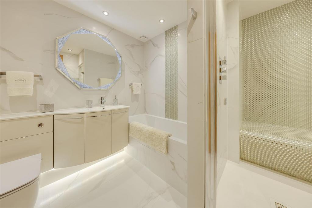Family Bathroom with Steam