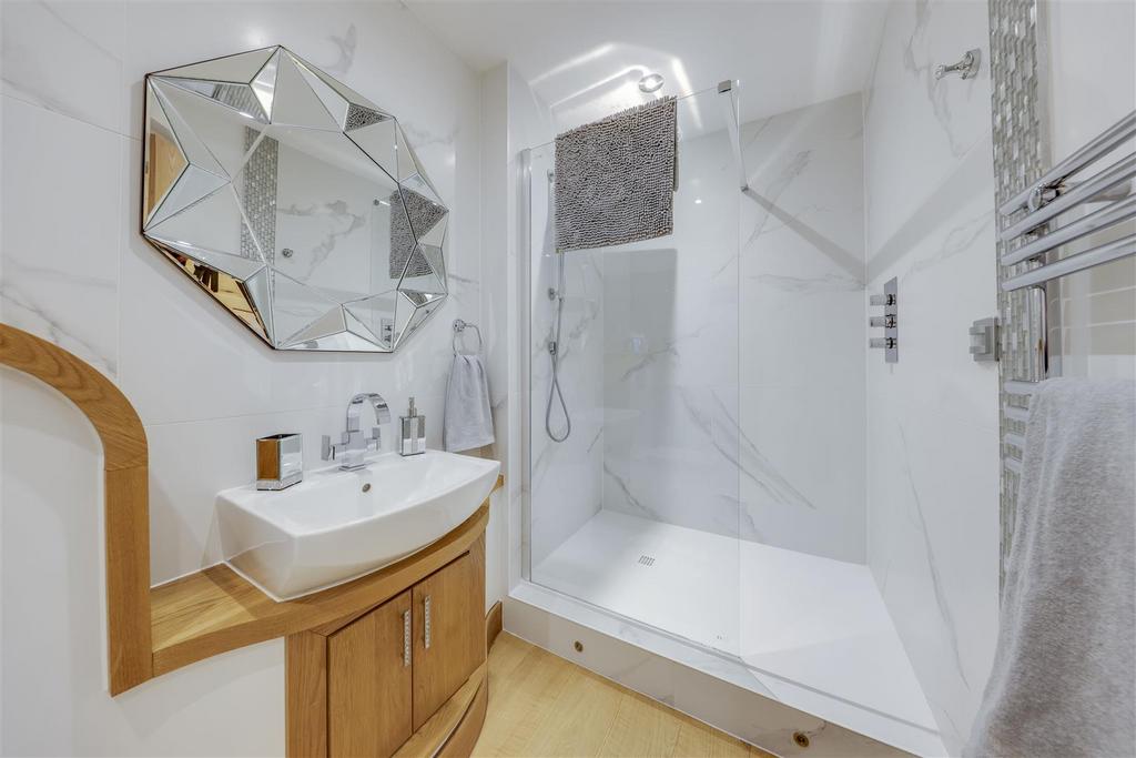 En Suite Shower 2
