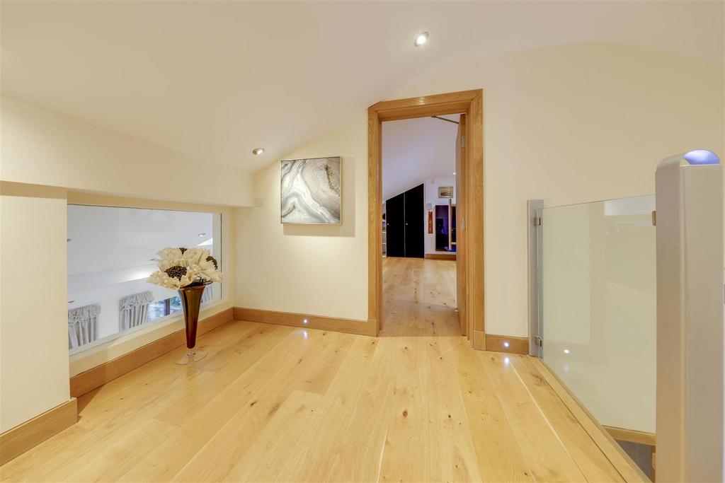 2nd Floor Landing