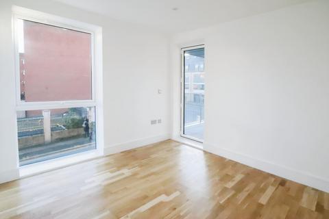 2 bedroom flat to rent, 3 Farwig Lane, Bromley