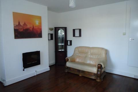 2 bedroom terraced house to rent, Harlech Mount, Leeds LS11