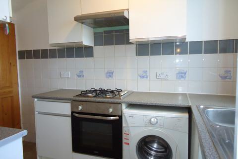 2 bedroom terraced house to rent, Harlech Mount, Leeds LS11