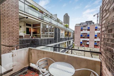 2 bedroom flat for sale, Golden Lane Estate, London EC1Y