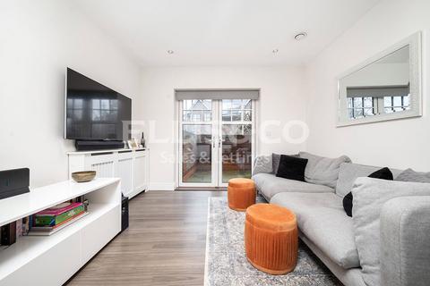 2 bedroom apartment for sale, Spencer Court, Bunns Lane, Mill Hill, London, NW7