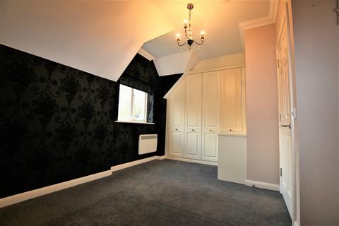 2 bedroom semi-detached house to rent, Colnbrook