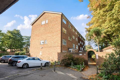 2 bedroom ground floor flat for sale, Beacon Grove, Carshalton