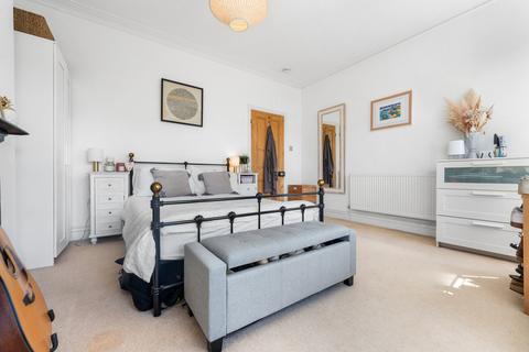 21 Amesbury Road, Cardiff, CF23 5DW