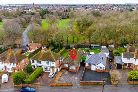 3 bedroom detached bungalow for sale, Hall Avenue, Rushden NN10