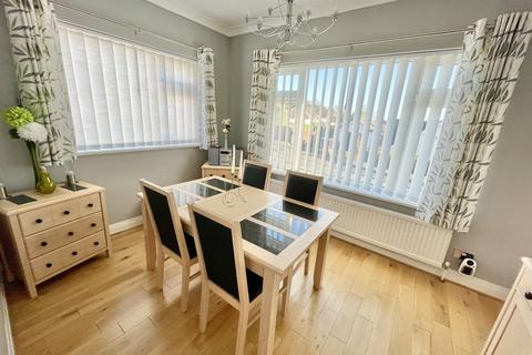 68 Lancaster Drive, Broadstone, BH18 9EL