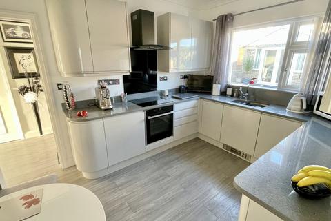 68 Lancaster Drive, Broadstone, BH18 9EL