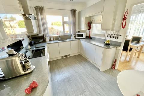 68 Lancaster Drive, Broadstone, BH18 9EL
