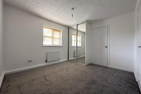 2 bedroom ground floor flat to rent, Bramble Tye, Noak Bridge